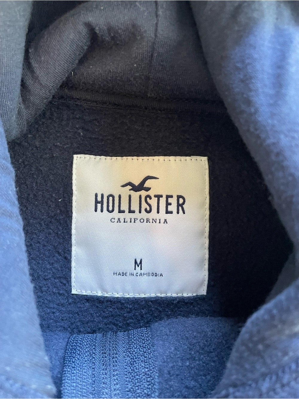 NWOT Hollister Navy Zip-Up Hoodie with Pink Logo Accent Size Medium - Picture 2 of 2